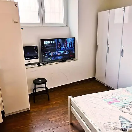 Old White 1 Apartment Split