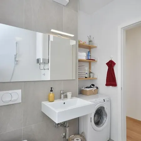 Apartment Old White 1 *